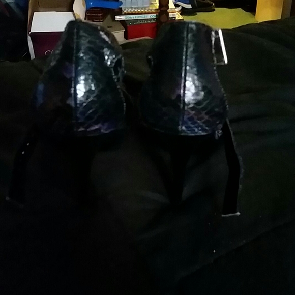 Multi color heels - Picture 3 of 3